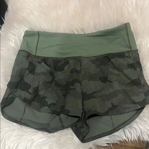 Lululemon 2.5 inch Camo Women's Shorts